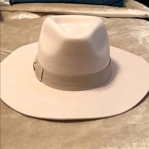 Urban Wide brim hat